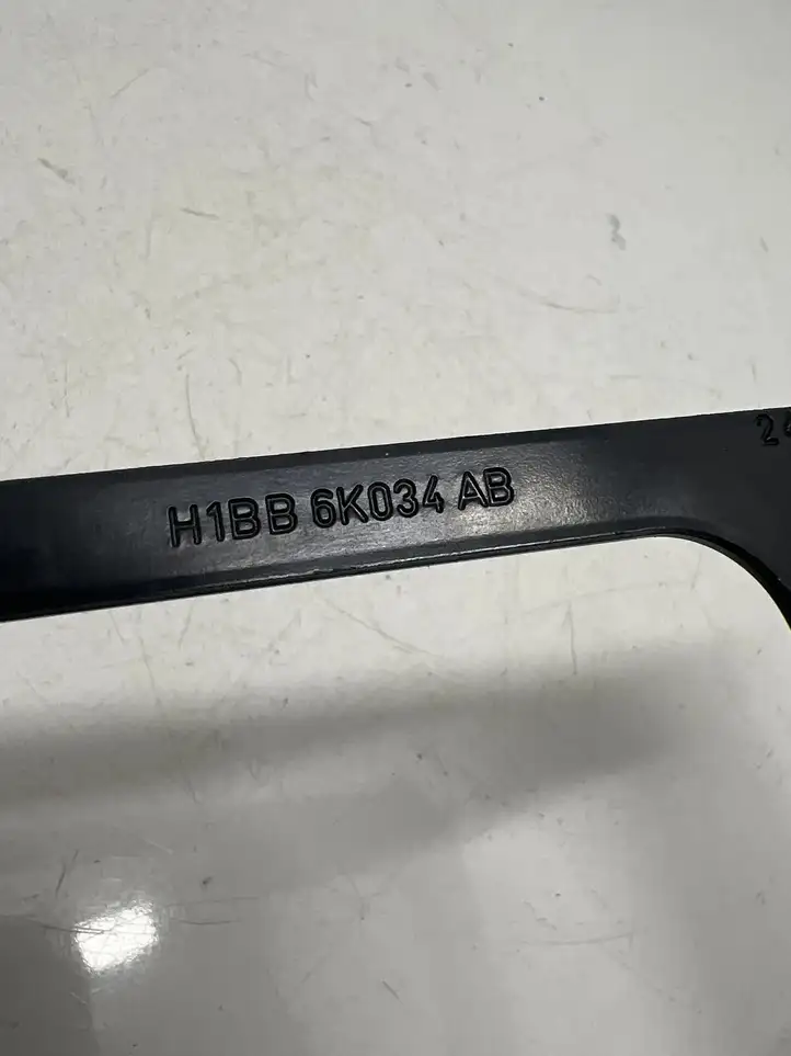 Ford Fiesta (2017 - ) H1BB6K034AB Площадка аккумулятора — фото 4