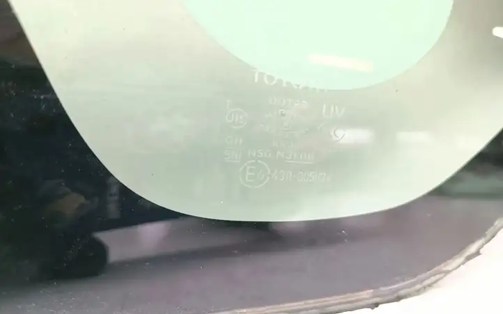 Toyota Prius (XW30) (2009 - 2015) E643R005834 Заднее боковое стекло — фото 2