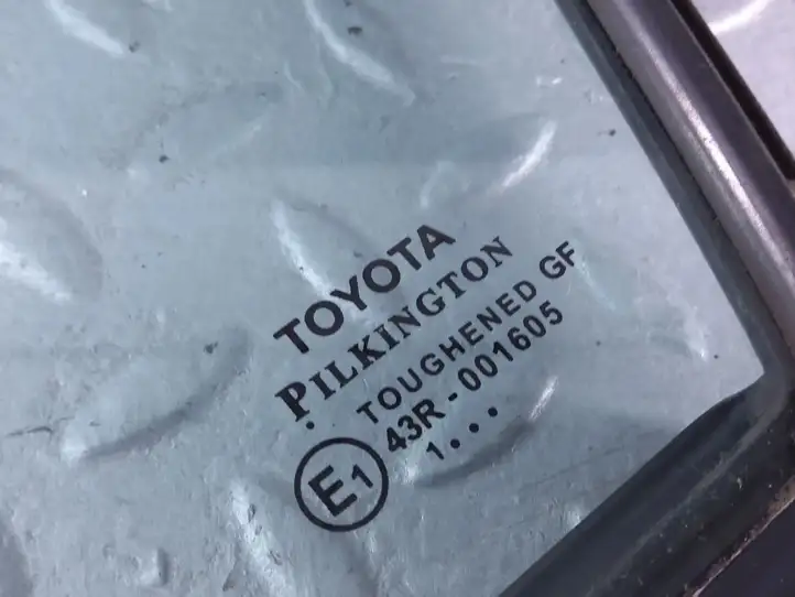 Toyota Avensis T270 (2009 - 2012) 6821605010 Форточка двери — фото 3
