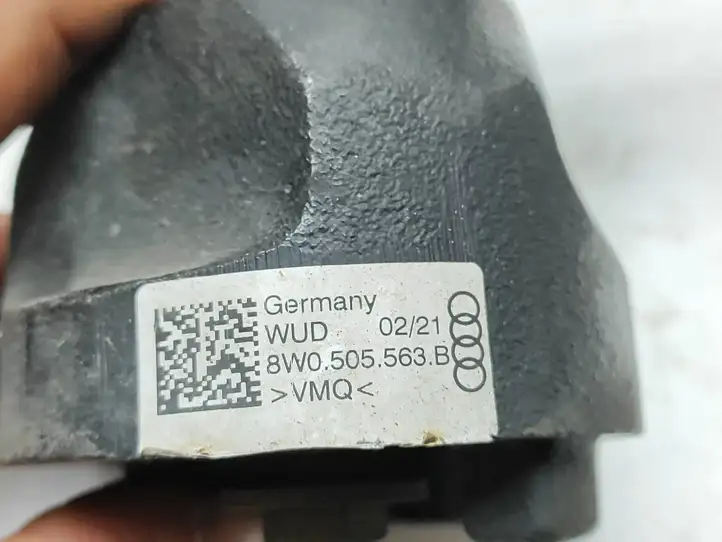 Audi A4 S4 B9 8W (2019 - ) 8W0505563B Прочие детали днища — фото 3
