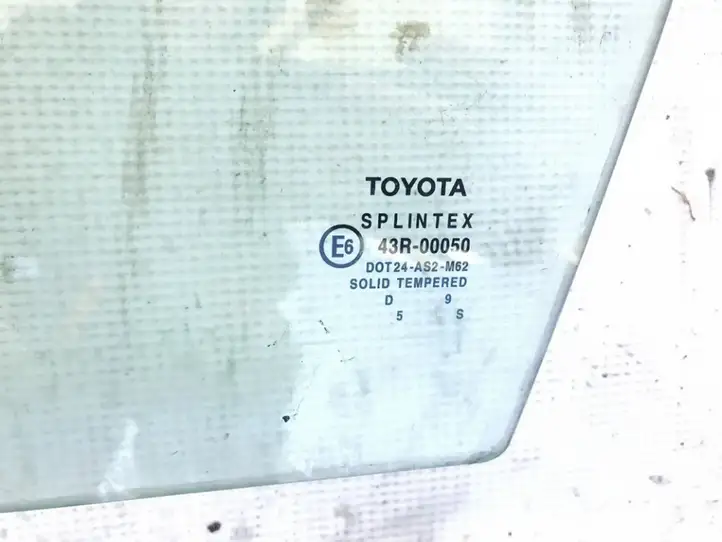 Toyota Avensis T220 (2000 - 2003) Стекло передней двери — фото 2