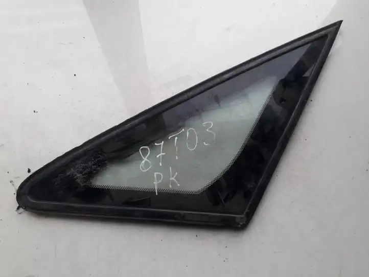 Toyota Avensis Verso (1995 - 2001) Треугольное стекло кузова — фото 1