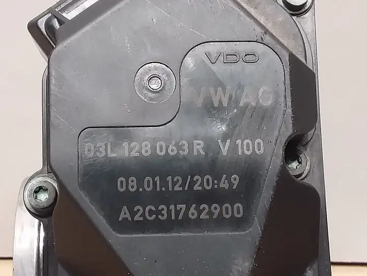 Audi A4 S4 B8 8K (2007 - 2011) 03L128063R Дроссельная заслонка — фото 2