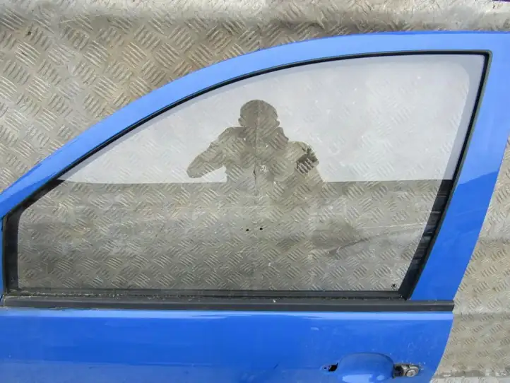 Skoda Fabia Mk1 (6Y) (1999 - 2007) Стекло передней двери — фото 1
