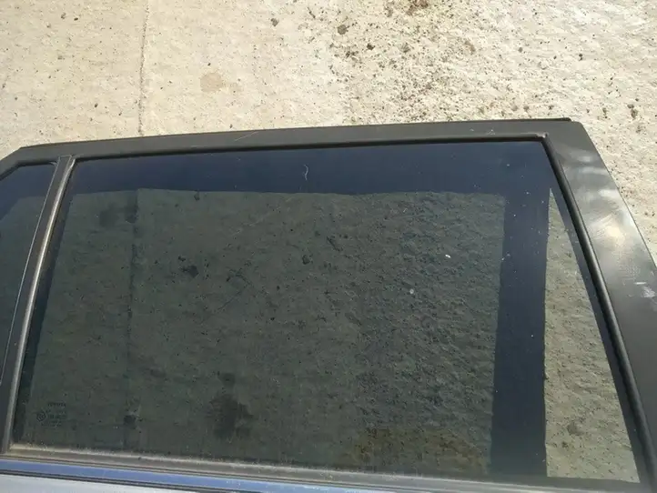 Toyota Avensis T250 (2006 - 2009) Стекло задней двери — фото 1