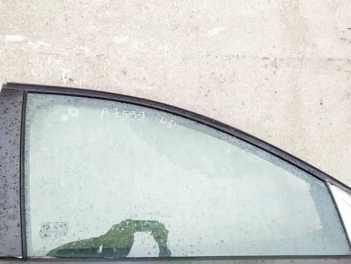 Ford Focus (2005 - 2008) Стекло передней двери — фото 1