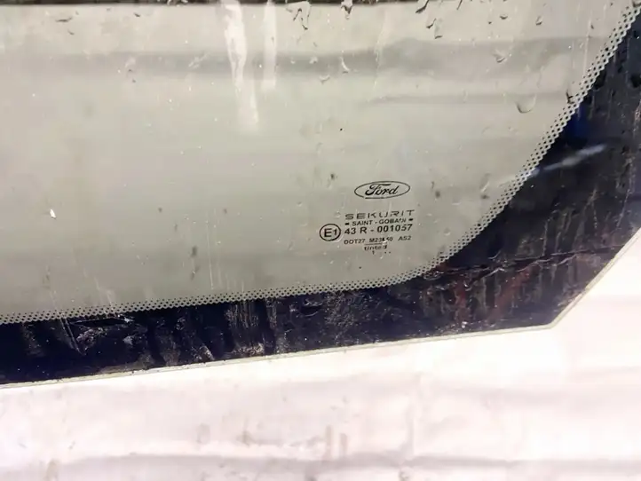 Ford Focus (1998 - 2004) 43R001057 Заднее боковое стекло — фото 3