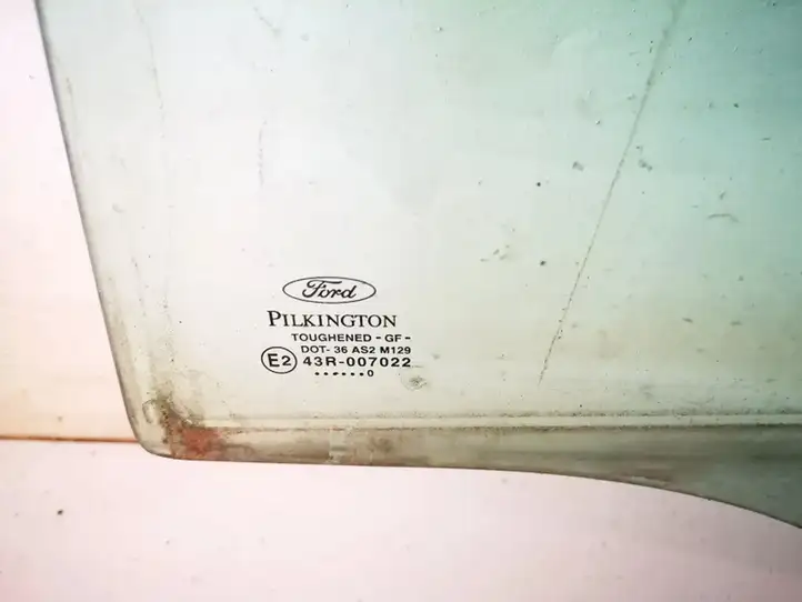 Ford Focus (1998 - 2004) Стекло задней двери — фото 2
