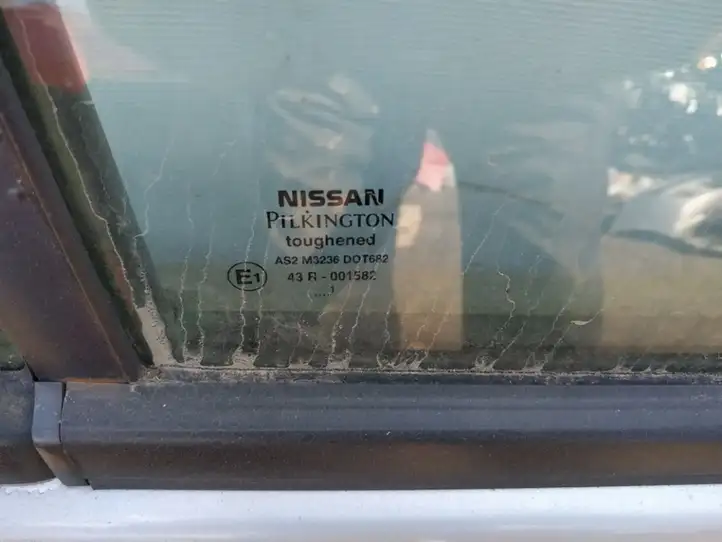 Nissan Almera N16 (2000 - 2010) Стекло задней двери — фото 2