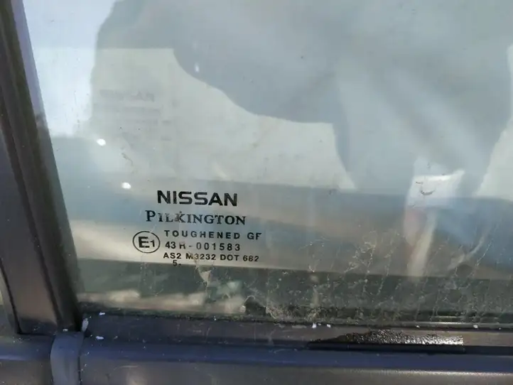 Nissan Micra (2003 - 2007) Стекло задней двери — фото 1