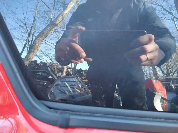 Toyota Yaris (2014 - 2019) Стекло задней двери — фото 2