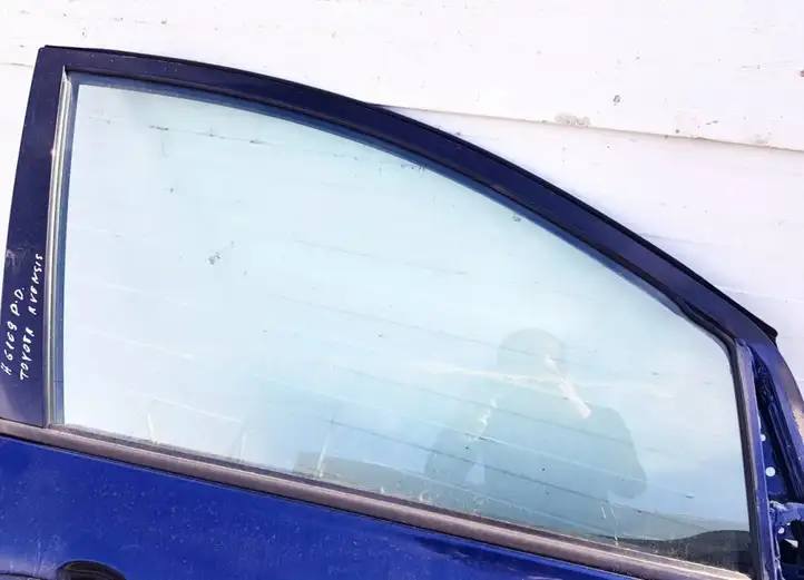 Toyota Avensis Verso (1995 - 2001) Стекло передней двери — фото 3