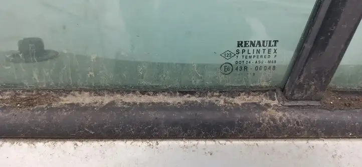 Renault Scenic I (1996 - 2003) Pilka Форточка двери — фото 2