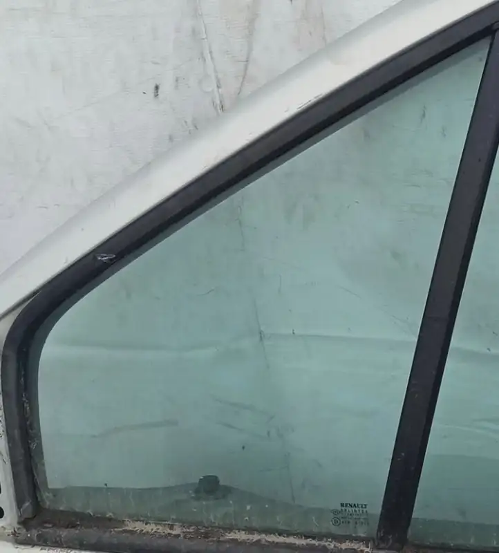 Renault Scenic I (1996 - 2003) Pilka Форточка двери — фото 3