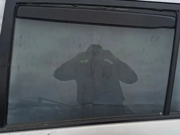 Toyota Corolla Verso E121 (2001 - 2004) Pilka Стекло задней двери — фото 1