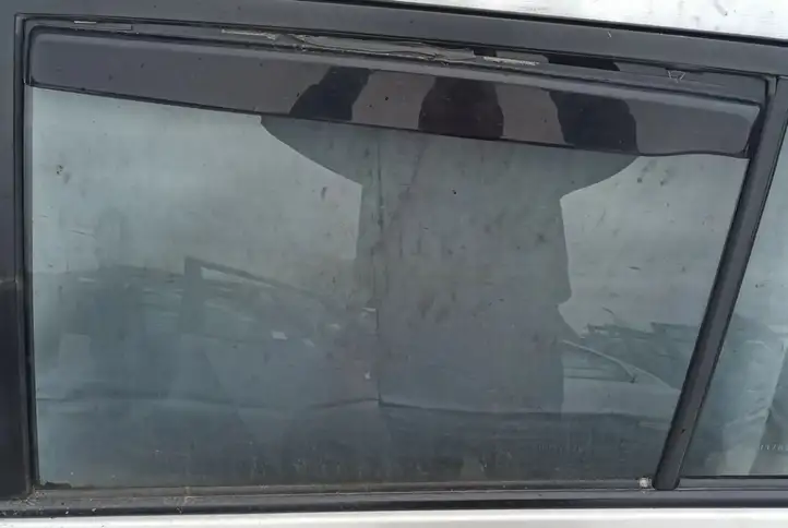 Toyota Corolla Verso E121 (2001 - 2004) Pilka Стекло задней двери — фото 3