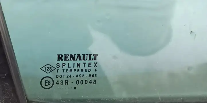 Renault Scenic I (1996 - 2003) Pilka Форточка двери — фото 2