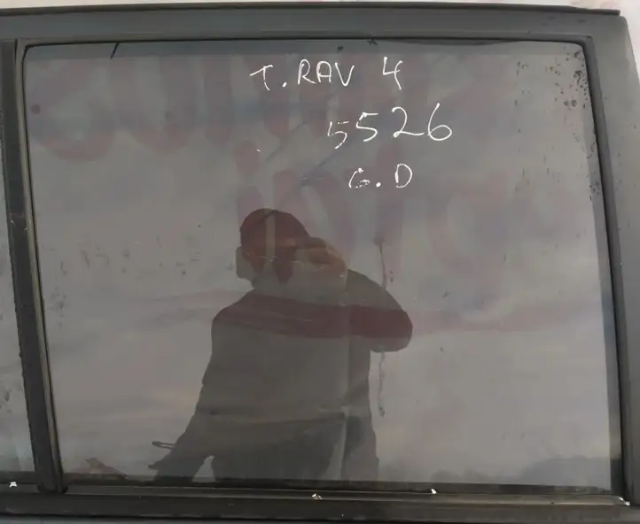 Toyota RAV 4 (XA20) (2000 - 2005) Стекло задней двери — фото 1