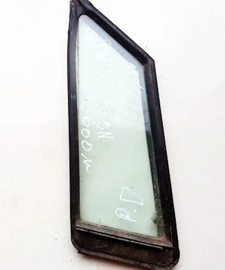 (1999 - 2004) Форточка двери — фото 1