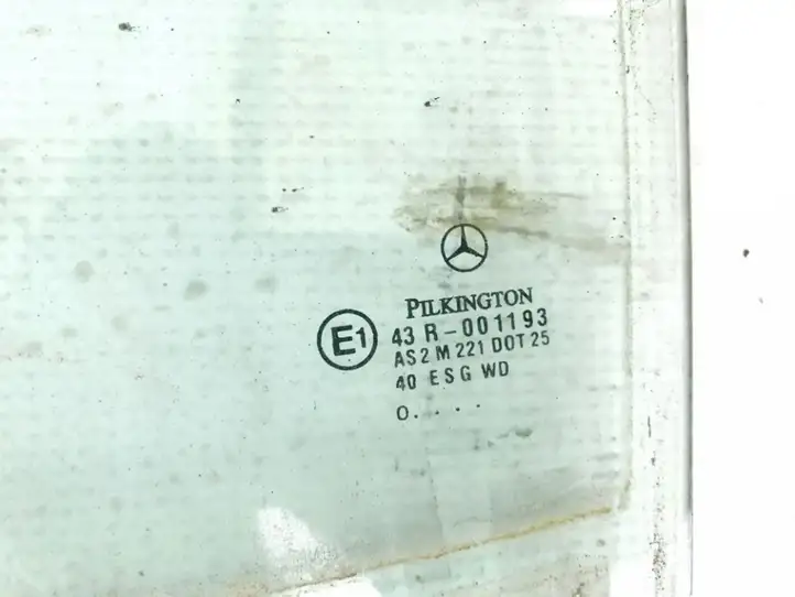 Mercedes-Benz C W203 (2000 - 2007) Стекло задней двери — фото 2