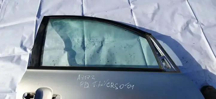 Toyota Avensis Verso (1995 - 2001) Стекло передней двери — фото 1