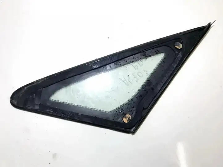 Toyota Avensis Verso (2001 - 2004) Треугольное стекло кузова — фото 2