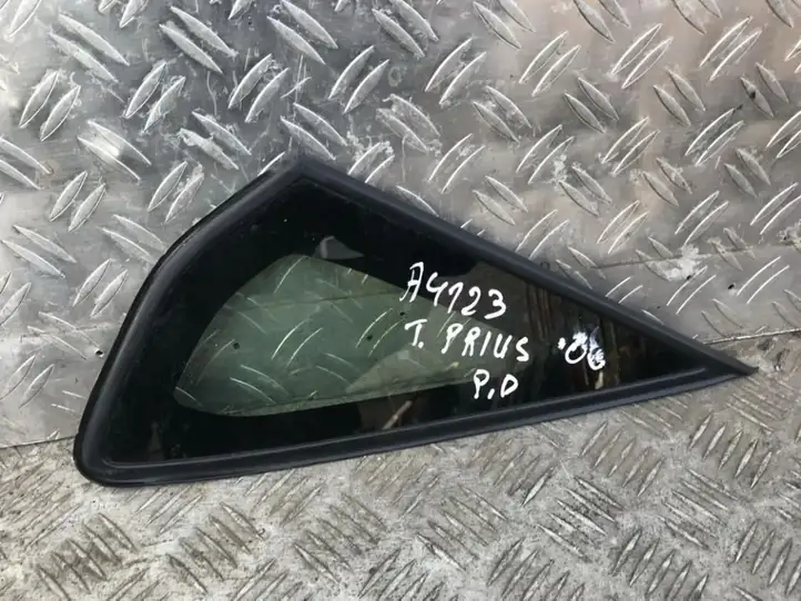 Toyota Prius (XW20) (2003 - 2009) Треугольное стекло кузова — фото 1