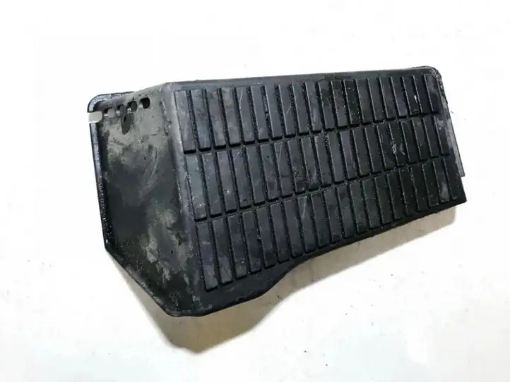 Toyota Prius (XW20) (2003 - 2009) 5819120110 Прочие детали салона — фото 1