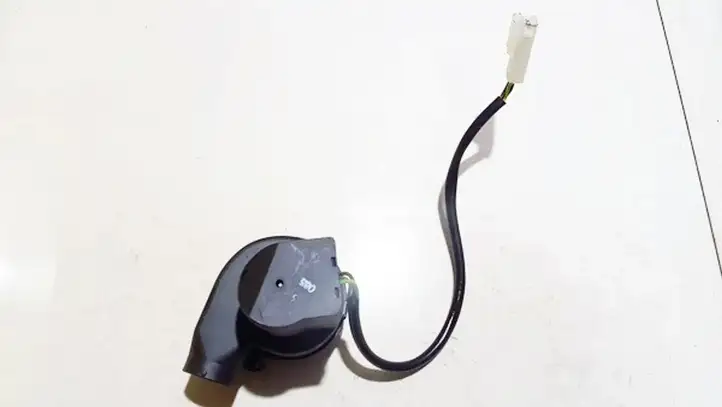 BMW 5 E39 (1996 - 2003) 0130002830 Вентилятор охлаждения ЭБУ — фото 2