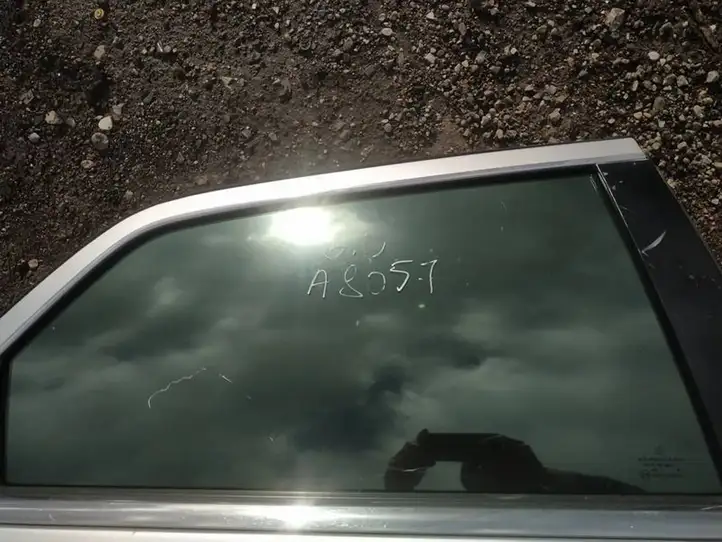 Chrysler 300 - 300C (2005 - 2011) Стекло задней двери — фото 2