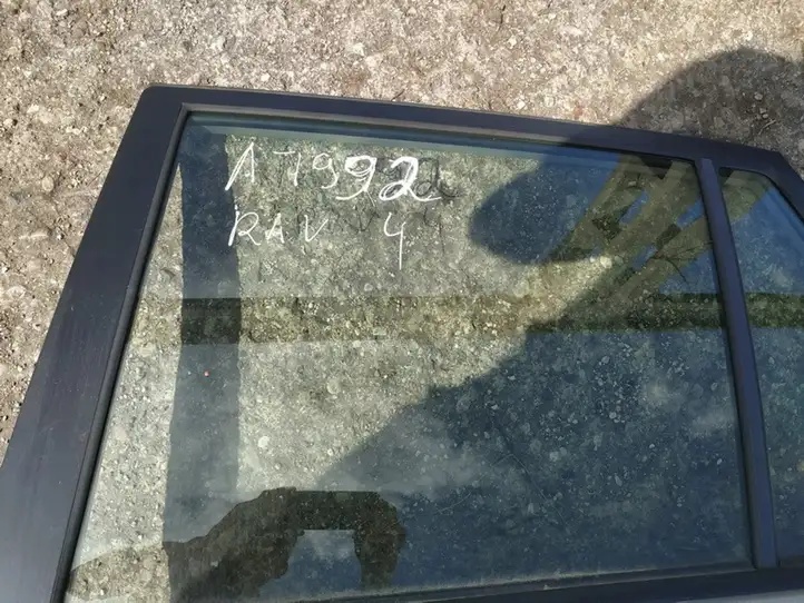 Toyota RAV 4 (XA20) (2000 - 2005) Стекло задней двери — фото 1