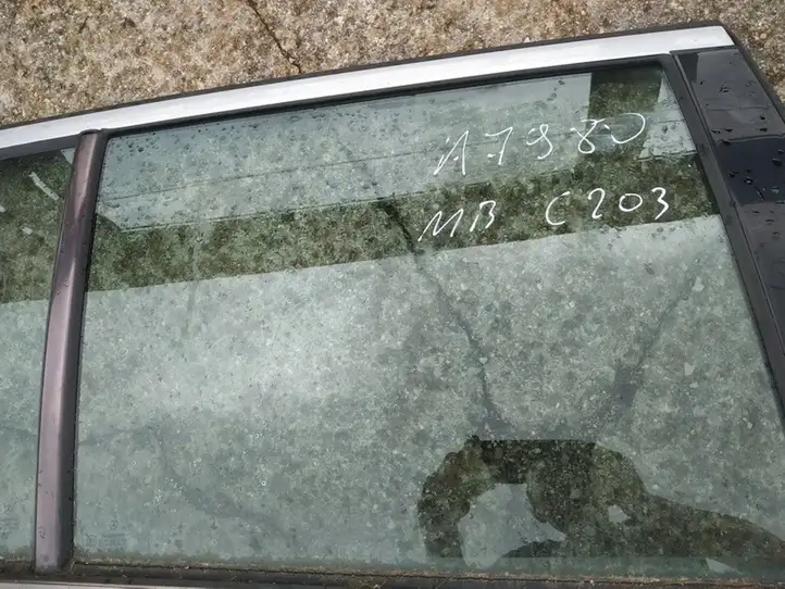 Mercedes-Benz C W203 (2000 - 2007) Стекло задней двери — фото 2