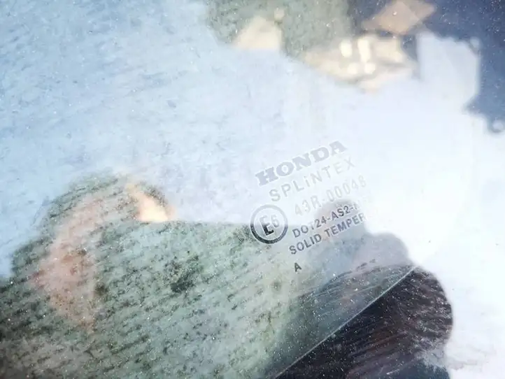 Honda Civic (2001 - 2005) Заднее боковое стекло — фото 4