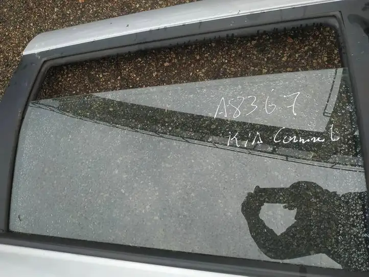Kia Carnival (2006 - 2014) Стекло задней двери — фото 2