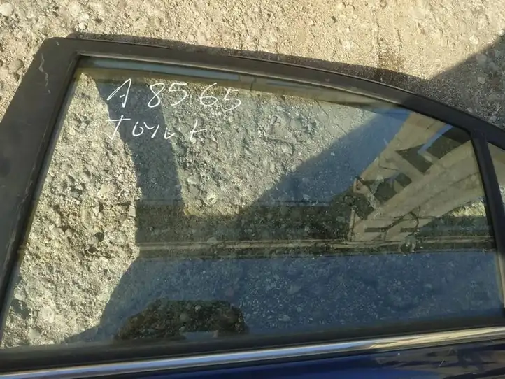 Toyota Avensis T250 (2003 - 2006) Стекло задней двери — фото 1
