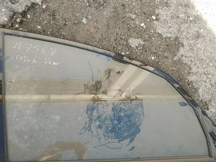 Toyota Corolla Verso E121 (2001 - 2004) Стекло передней двери — фото 2