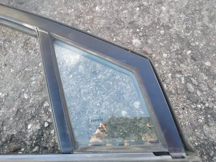 Toyota Corolla Verso AR10 (2004 - 2009) Форточка двери — фото 3