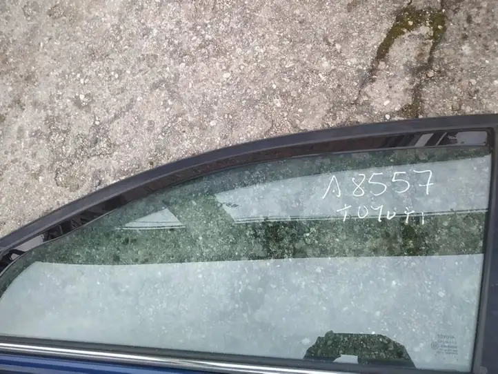 Toyota Avensis T250 (2003 - 2006) Стекло передней двери — фото 1