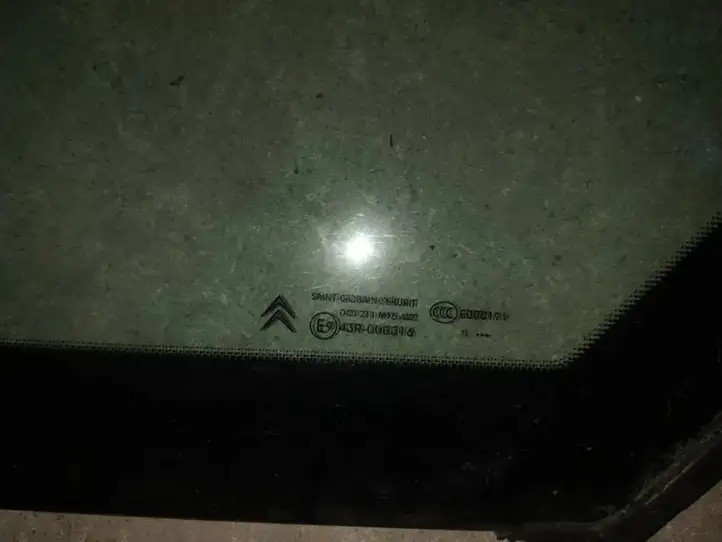 Citroen C4 I Picasso (2006 - 2013) Треугольное стекло кузова — фото 3