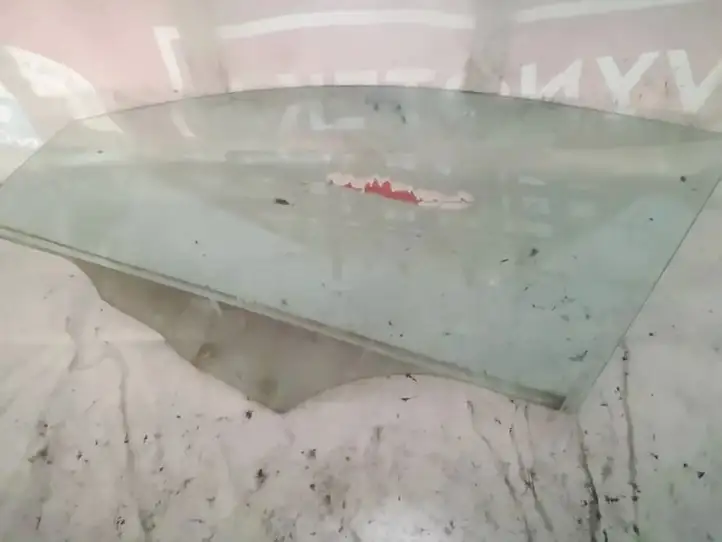   (2003 - 2006)   Основное стекло передних дверей (четырехдверного автомобиля)