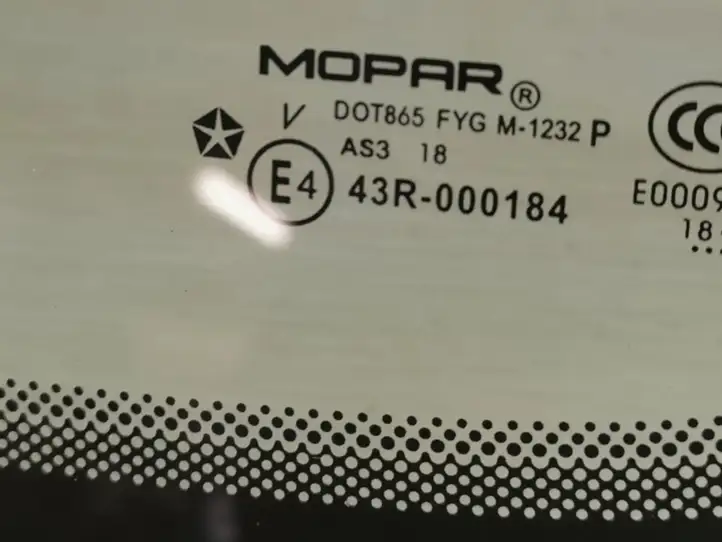 Chrysler Pacifica (2016 - ) 68238495AC Заднее боковое стекло — фото 4