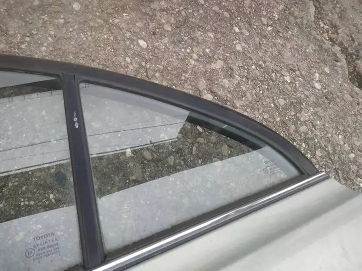 Toyota Avensis T250 (2003 - 2006) Форточка двери — фото 3