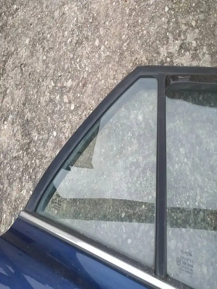 Toyota Avensis T250 (2003 - 2006) Форточка двери — фото 2