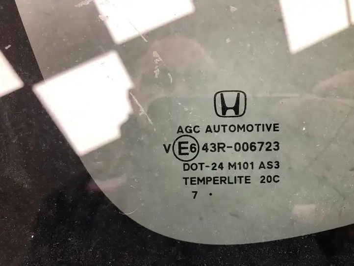 Honda CR-V (2017 - 2022) Заднее боковое стекло — фото 3