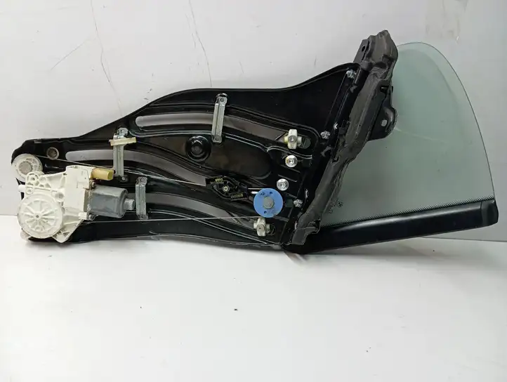 BMW Z4 E89 (2009 - 2017) 7198307 Заднее боковое стекло — фото 2