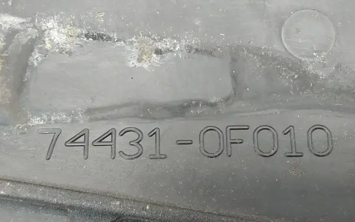 Toyota Corolla Verso AR10 (2004 - 2009) 744310F010 Площадка аккумулятора — фото 3