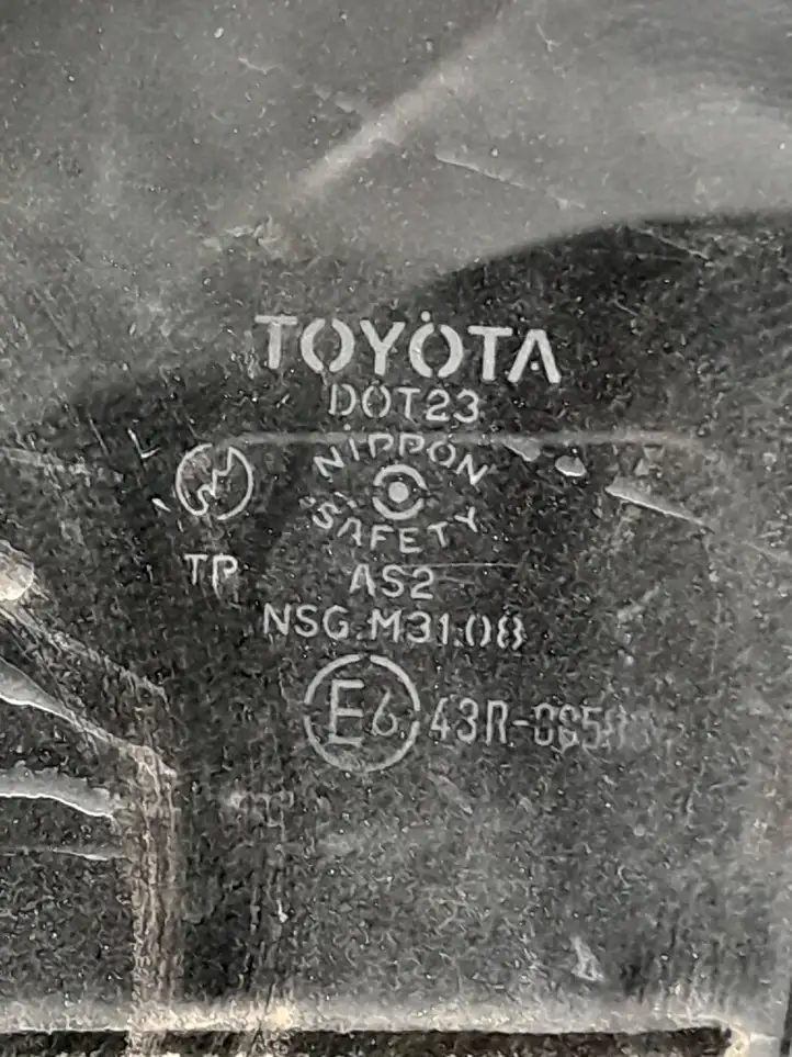 Toyota Corolla E120 E130 (2000 - 2004) 43R00503 Стекло задней двери — фото 3