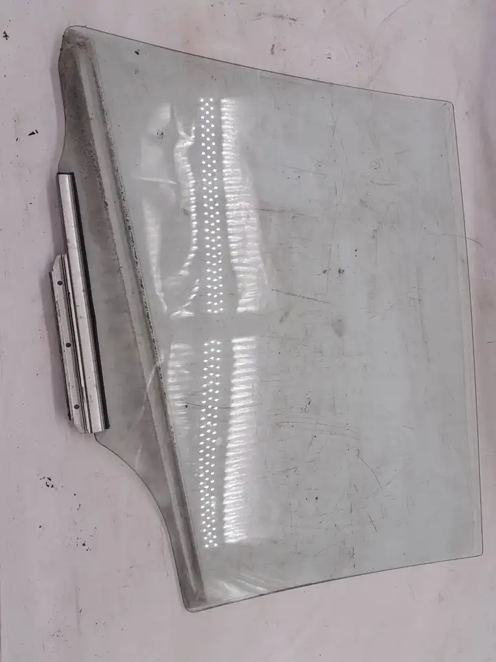 Toyota Corolla E120 E130 (2000 - 2004) 00TE23 Стекло задней двери — фото 2