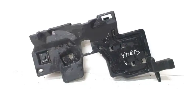 Toyota Yaris (2014 - 2019) 55606-0D050 Прочие детали моторного отсека — фото 2