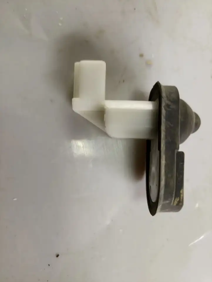 Suzuki Grand Vitara (2005 - 2008)   Датчик открывания задней двери (на крыле)